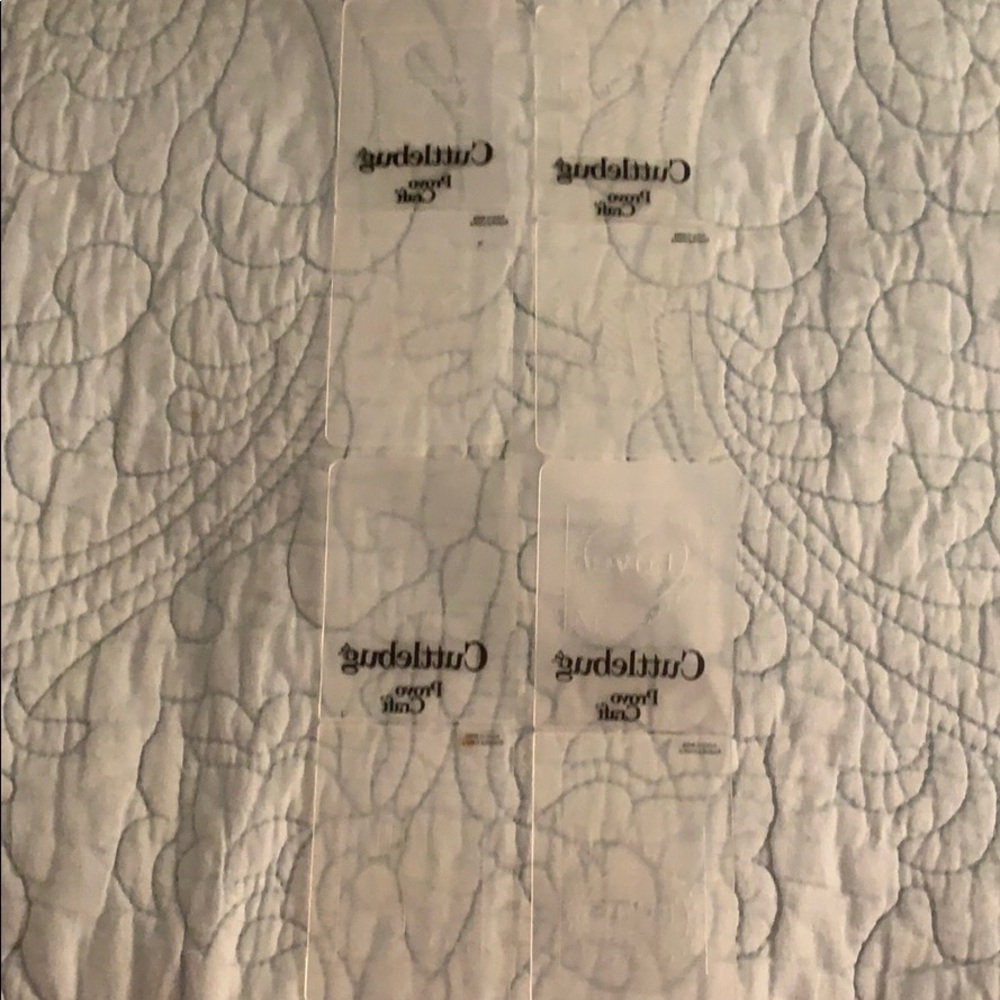 Cuttlebug embossing die set - Picture 3 of 3
